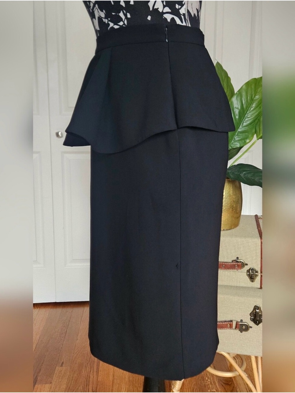 St. John Black Peplum-Detail Pencil Skirt